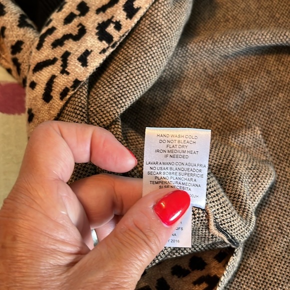 Leopard cape with sleeves - Picture 6 of 7